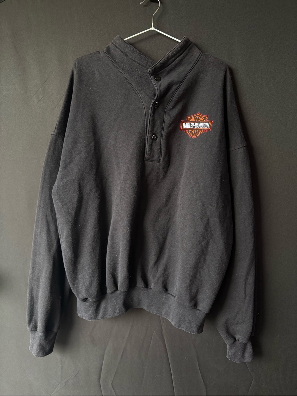 Vintage 90s/Y2K Harley Davidson Black Henley Button Sweatshirt Embroidered Logo
